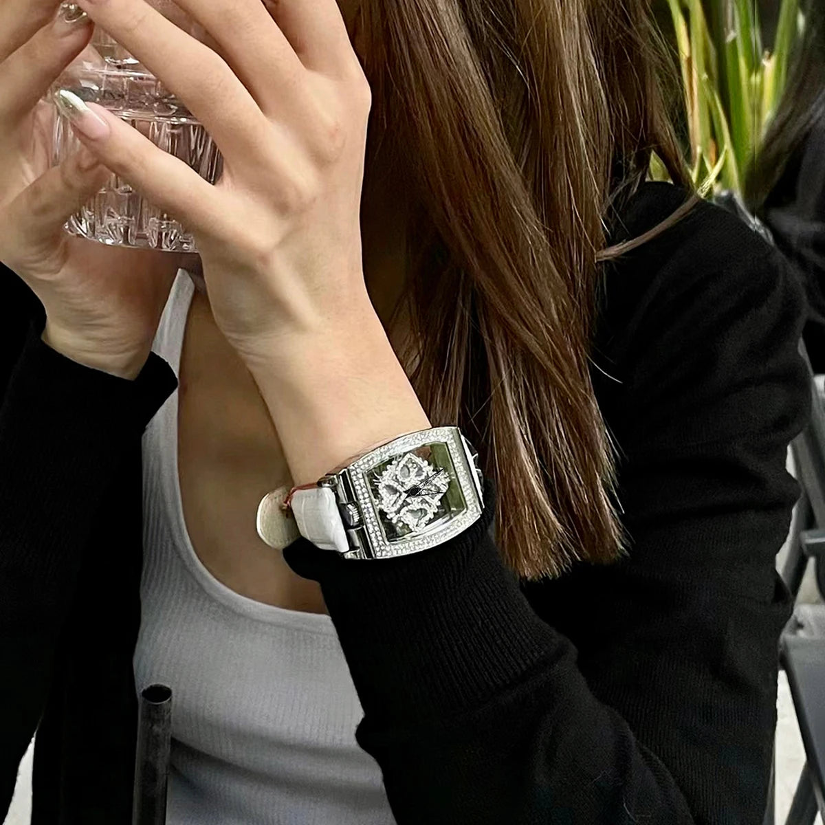 Fashionable Elegant Wine Barrel Shaped Ladies' Watch With Transparent Back & Rhinestone Detail Quartz Movement Watch, Rotatable - Uknowucme