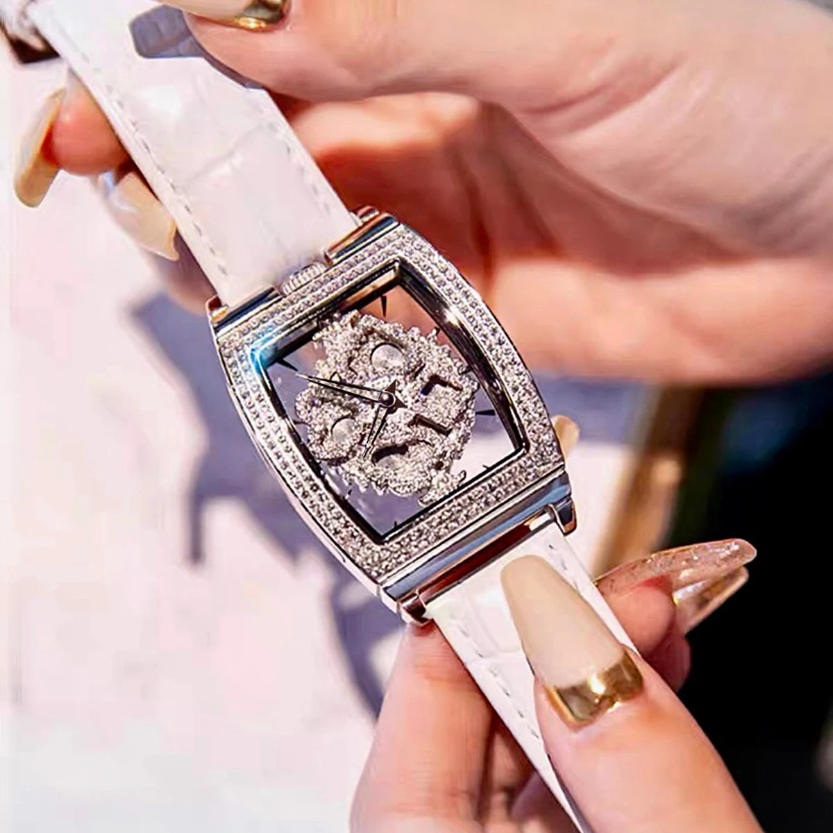 Fashionable Elegant Wine Barrel Shaped Ladies' Watch With Transparent Back & Rhinestone Detail Quartz Movement Watch, Rotatable - Uknowucme