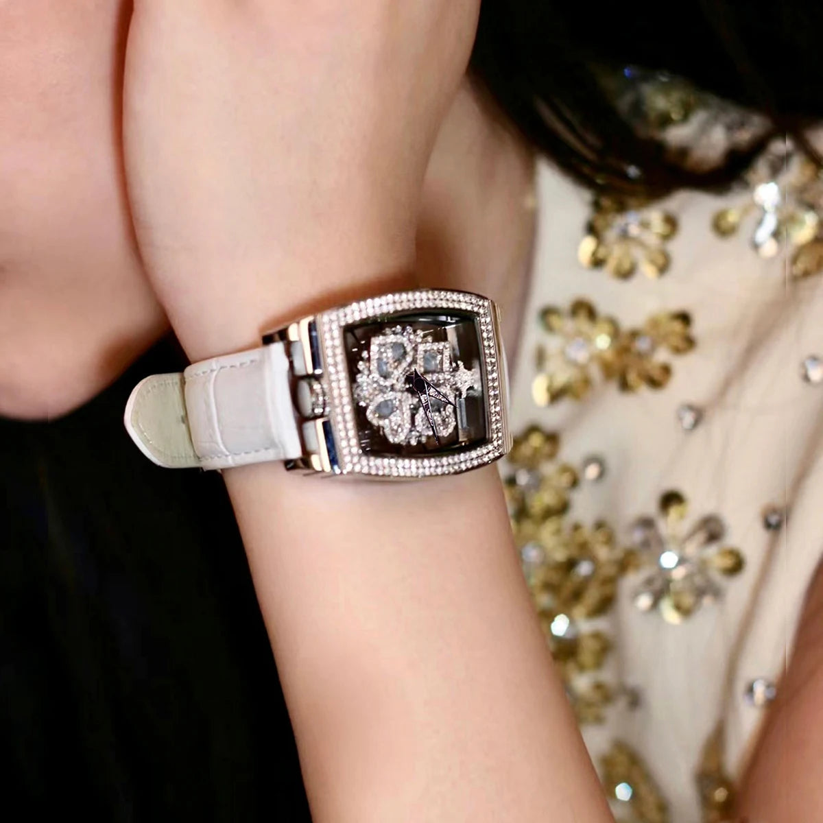 Fashionable Elegant Wine Barrel Shaped Ladies' Watch With Transparent Back & Rhinestone Detail Quartz Movement Watch, Rotatable - Uknowucme