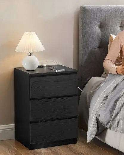 VASAGLE bedside table (1-St), 3 drawers, bevelled edge, 2 AC sockets, 2 USB ports - Uknowucme